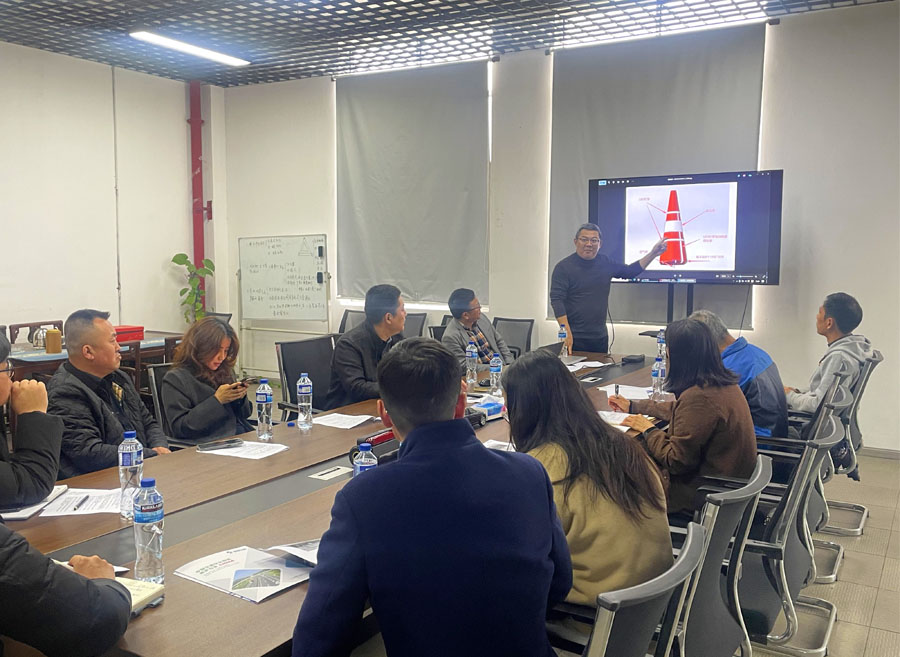 近日，宁波市物联网智能应用技术协会联合交通应急管理单位莅临我司考察交流